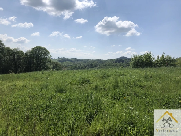 Terrain constructible à vendre à Saint Cyprien avec jolie vue dégagée - 1800 m²
