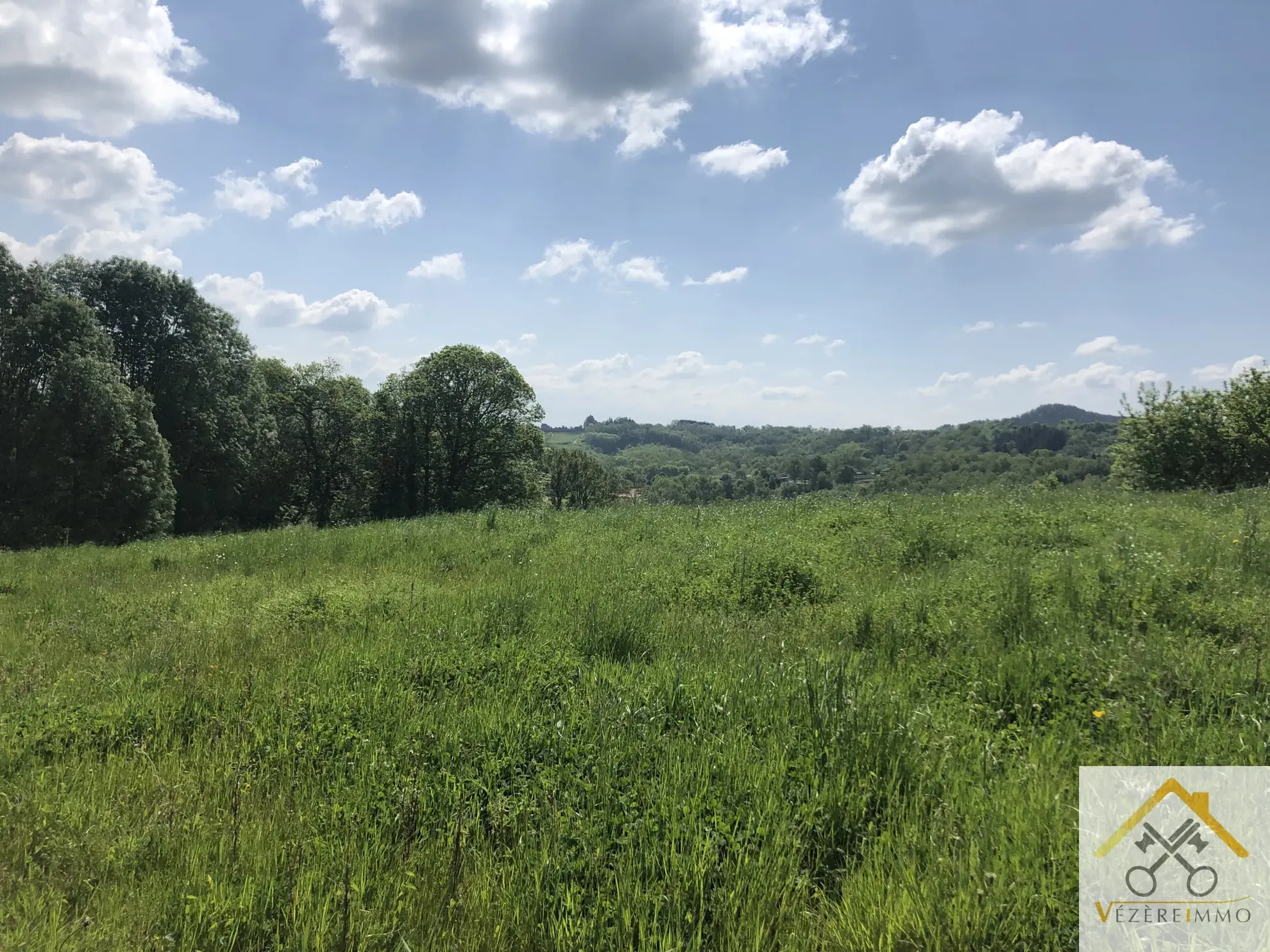 Terrain constructible à vendre à Saint Cyprien avec jolie vue dégagée - 1800 m² 