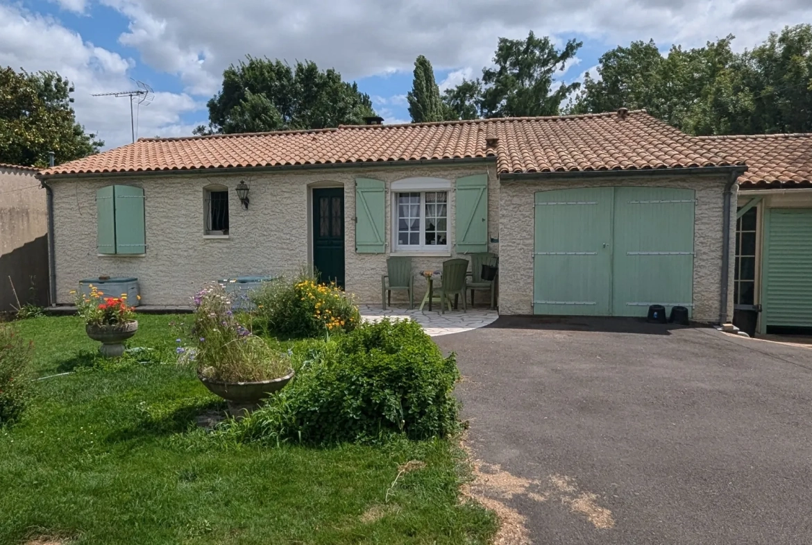 Maison de plain-pied à Magne avec jardin arboré et garage - 3 chambres 