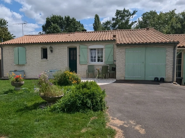 Maison de plain-pied à Magne avec jardin arboré et garage - 3 chambres