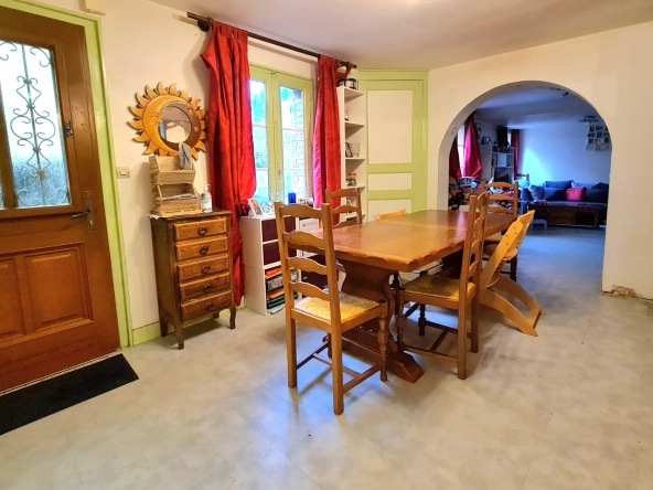Belle maison en briques à Vimoutiers avec potentiel d'agrandissement, proche commerces et écoles 