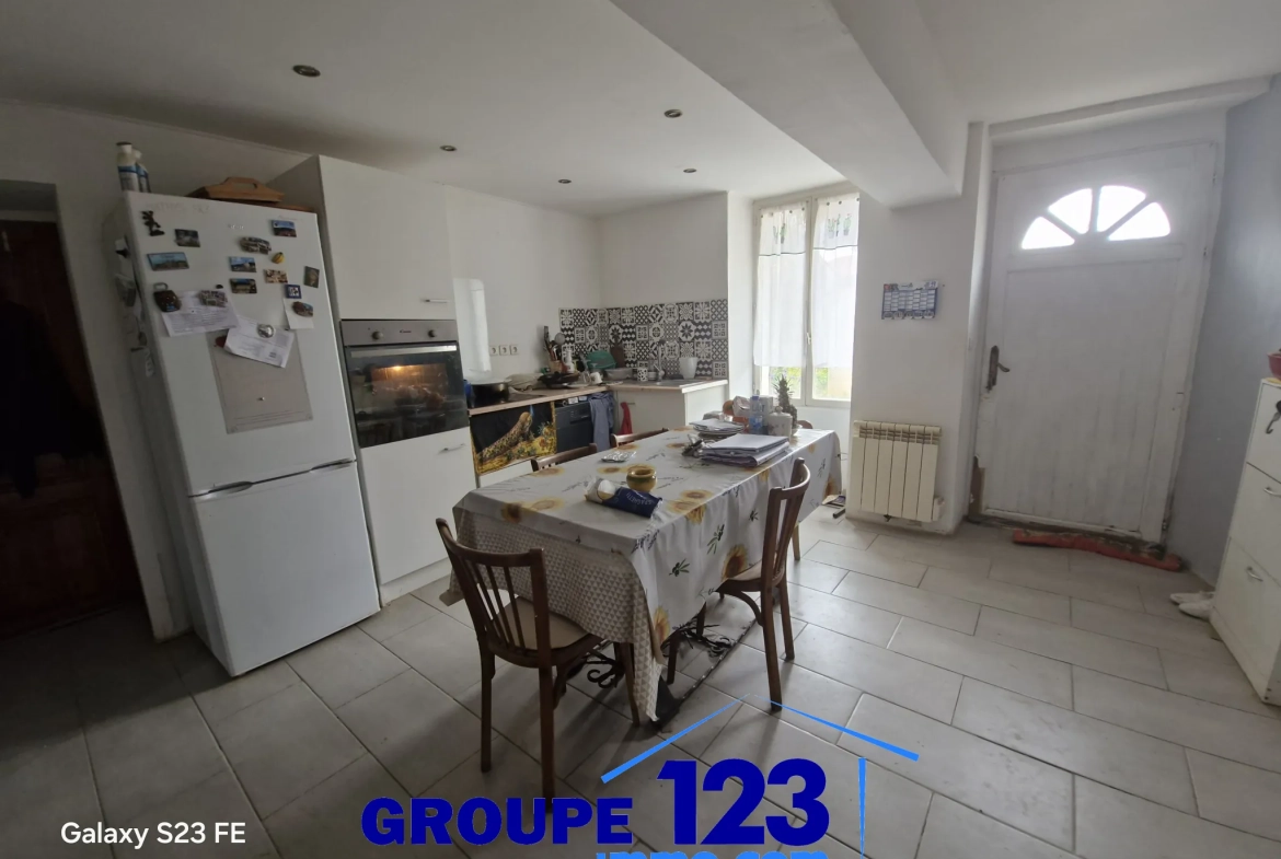 Maison de village avec jardin à vendre à Ligny-le-Châtel, projet d'extension, environnement paisible 
