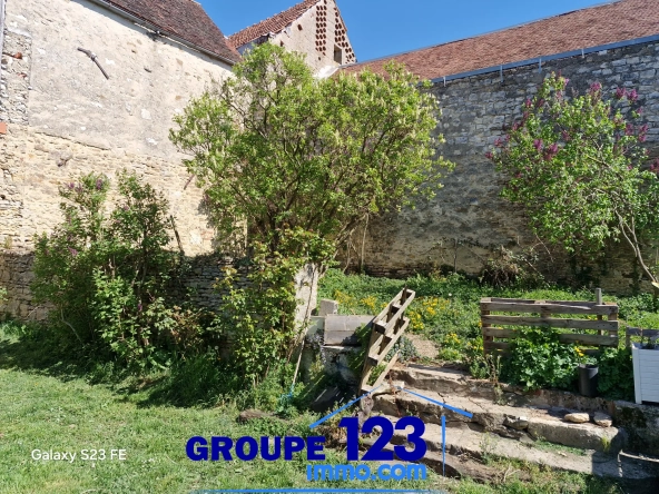 Maison de village avec jardin à vendre à Ligny-le-Châtel, projet d'extension, environnement paisible