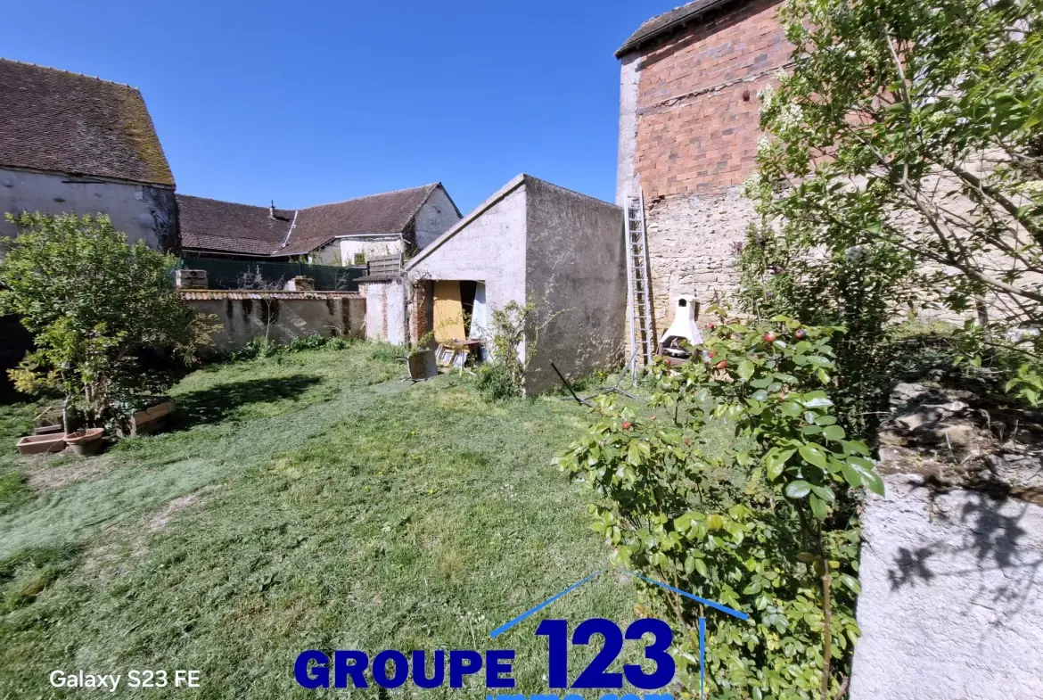 Maison de village avec jardin à vendre à Ligny-le-Châtel, projet d'extension, environnement paisible 