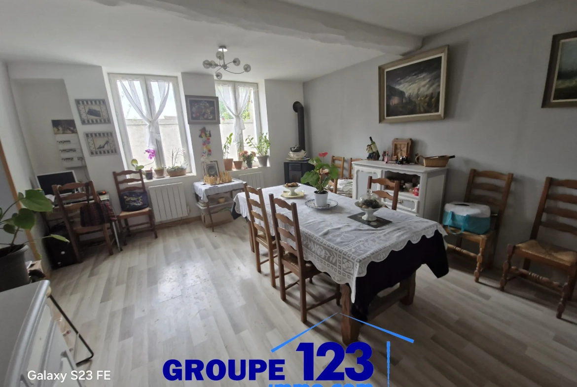 Maison de village avec jardin à vendre à Ligny-le-Châtel, projet d'extension, environnement paisible 