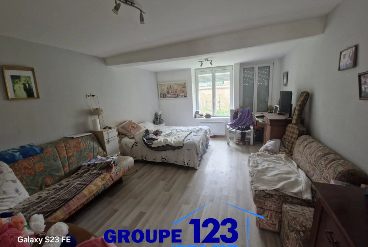 Maison de village avec jardin à vendre à Ligny-le-Châtel, projet d'extension, environnement paisible 