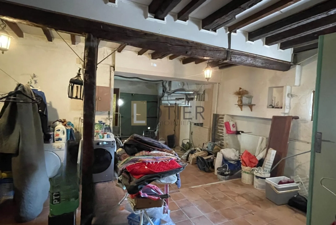 Spacieuse maison de village à Montlegun, Carcassonne avec terrasse et grand potentiel à vendre 