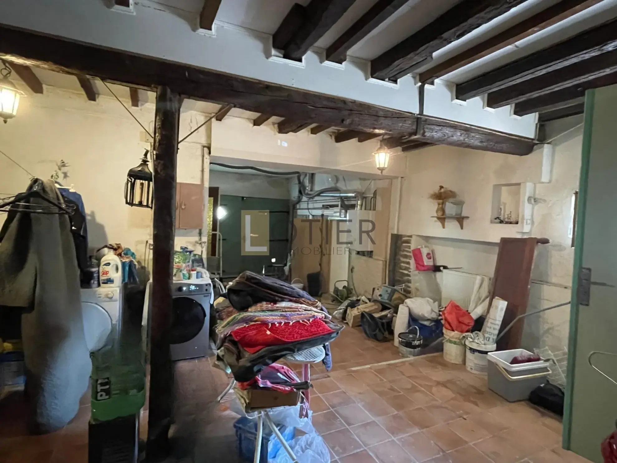 Spacieuse maison de village à Montlegun, Carcassonne avec terrasse et grand potentiel à vendre 
