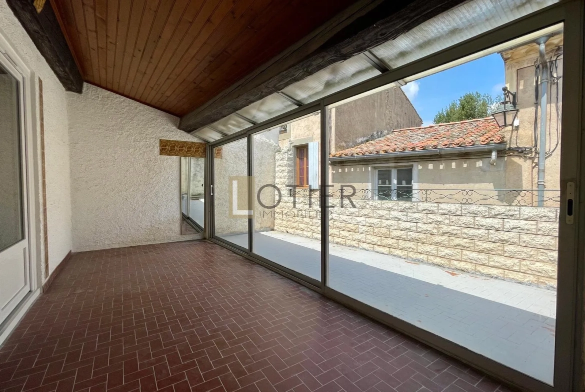 Spacieuse maison de village à Montlegun, Carcassonne avec terrasse et grand potentiel à vendre 