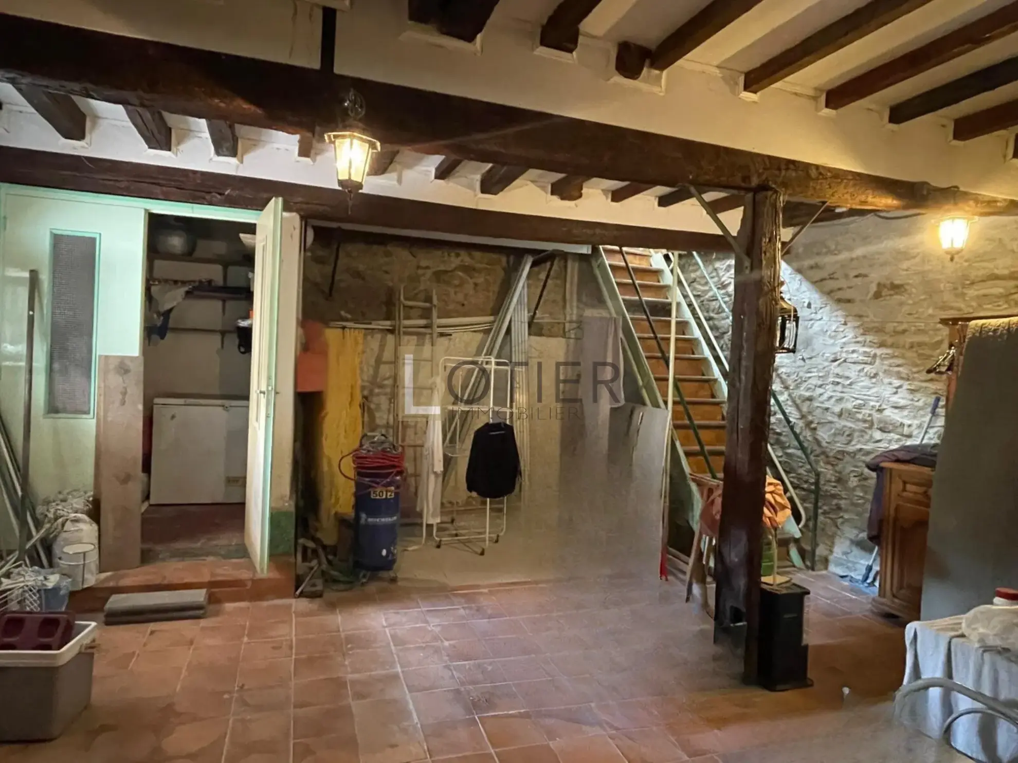 Spacieuse maison de village à Montlegun, Carcassonne avec terrasse et grand potentiel à vendre 