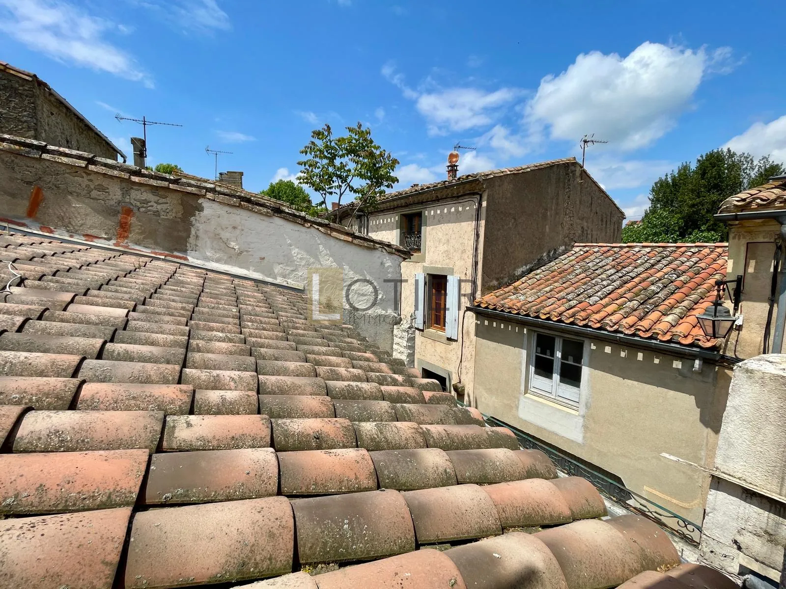 Spacieuse maison de village à Montlegun, Carcassonne avec terrasse et grand potentiel à vendre 