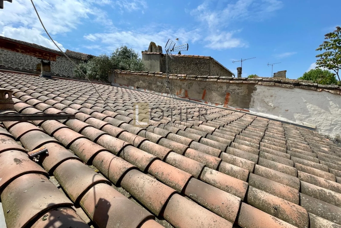 Spacieuse maison de village à Montlegun, Carcassonne avec terrasse et grand potentiel à vendre 