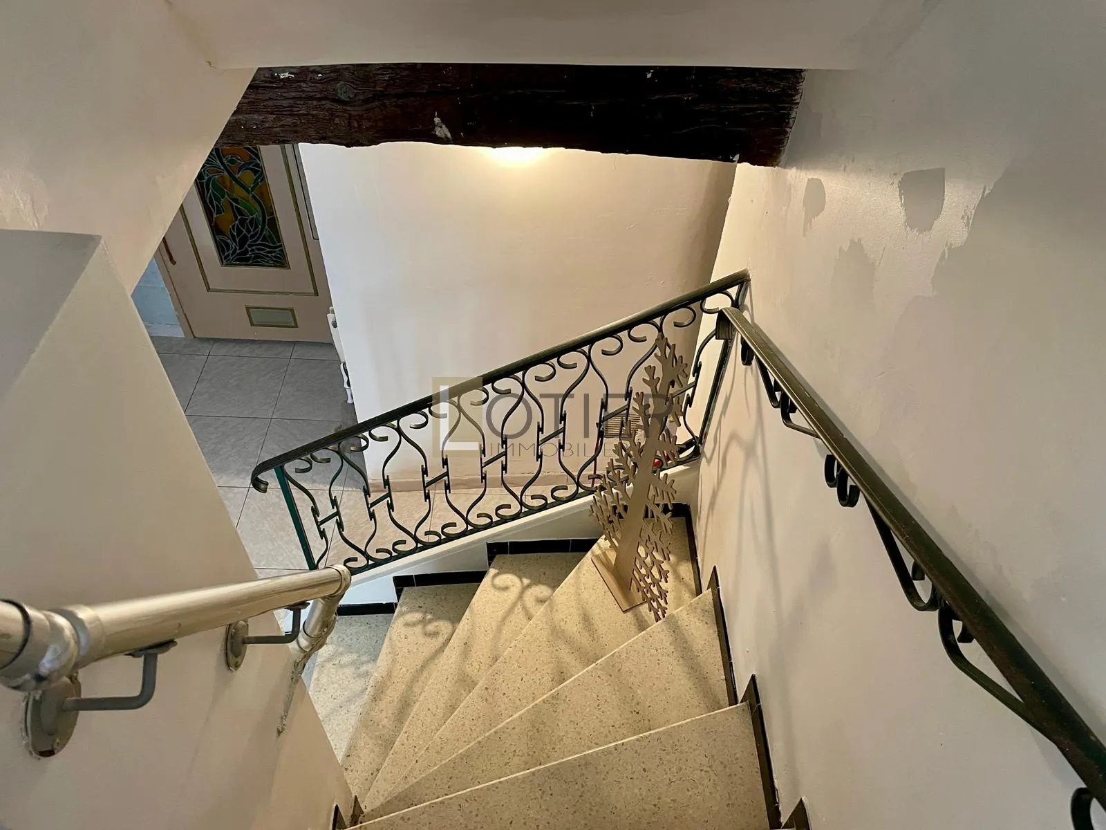 Spacieuse maison de village à Montlegun, Carcassonne avec terrasse et grand potentiel à vendre 