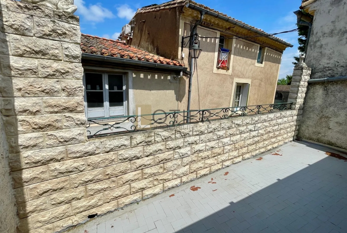 Spacieuse maison de village à Montlegun, Carcassonne avec terrasse et grand potentiel à vendre 