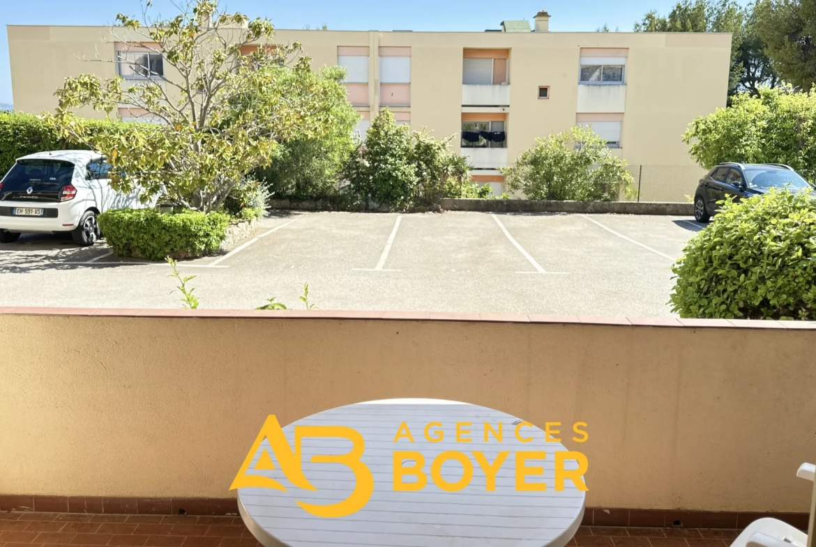 Studio de 21,08 m² à Bandol avec terrasse et double parking 