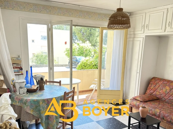 Studio de 21,08 m² à Bandol avec terrasse et double parking 