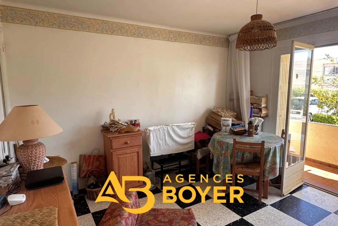 Studio de 21,08 m² à Bandol avec terrasse et double parking 