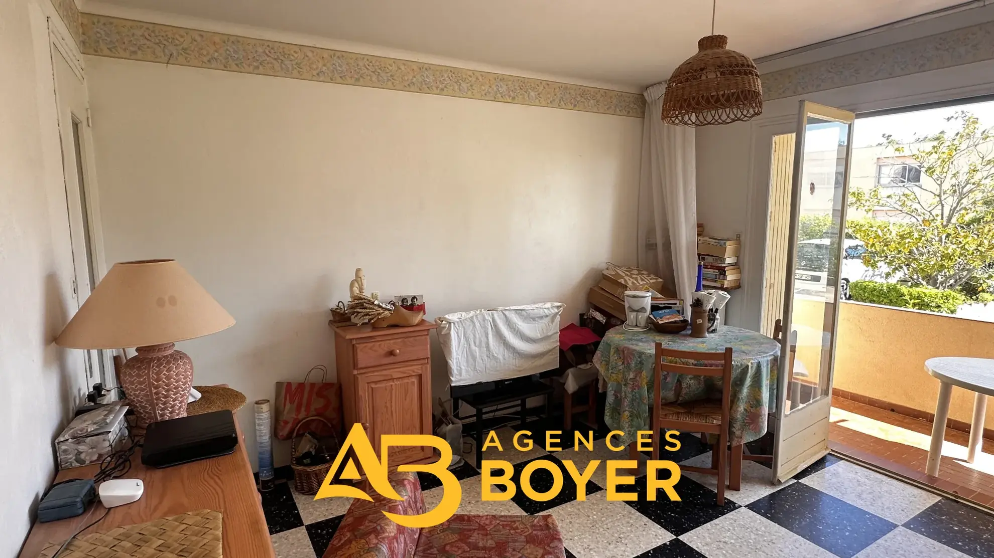 Studio de 21,08 m² à Bandol avec terrasse et double parking 