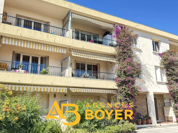 Studio de 21,08 m² à Bandol avec terrasse et double parking 