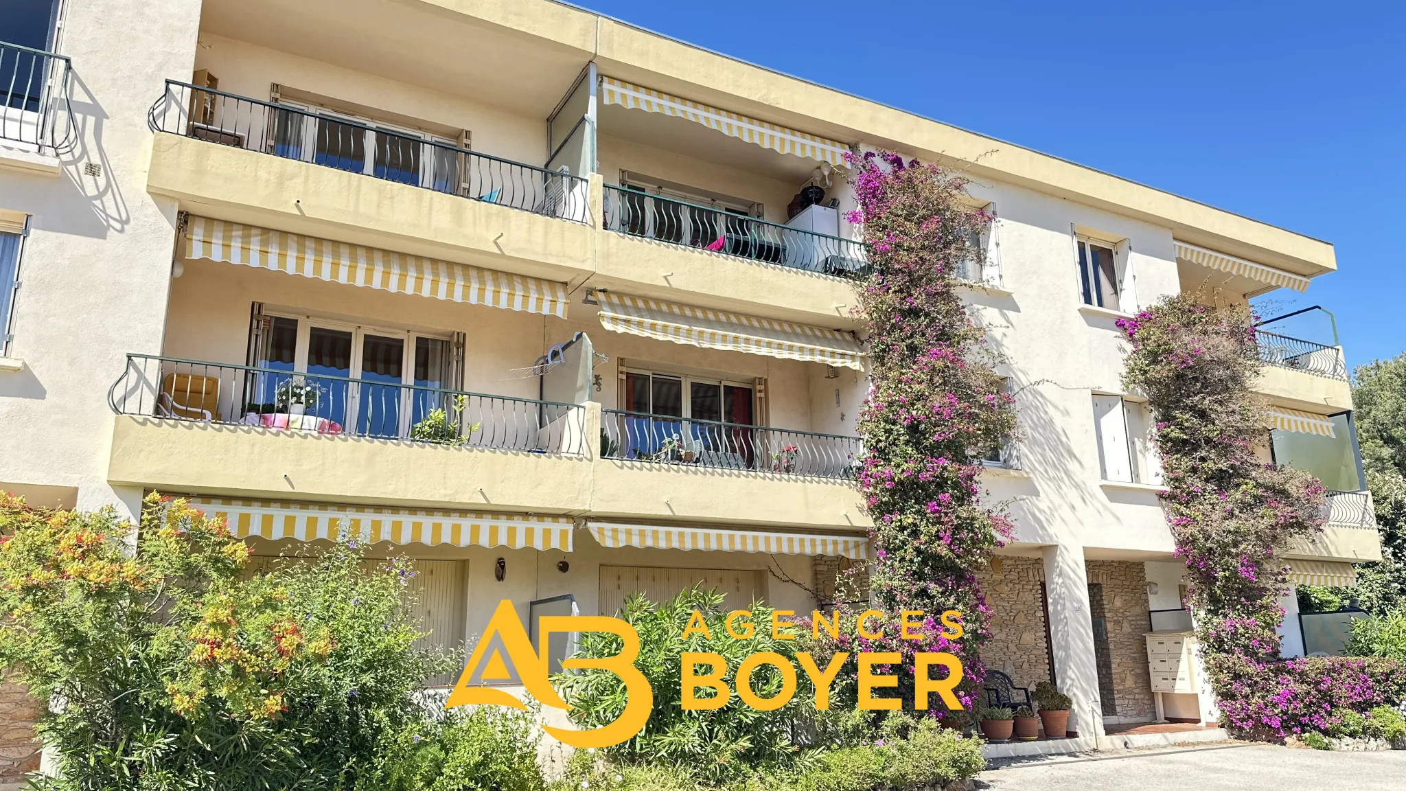 Studio de 21,08 m² à Bandol avec terrasse et double parking 