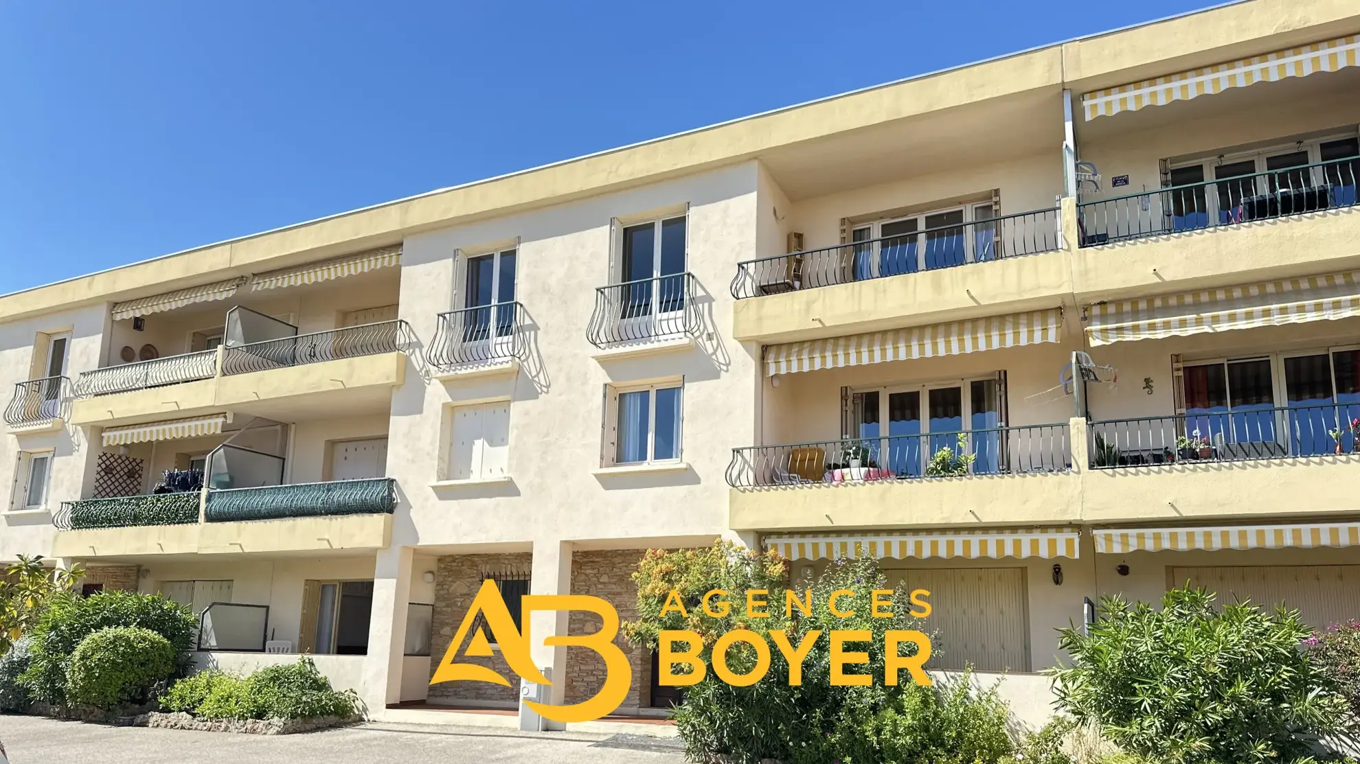 Studio de 21,08 m² à Bandol avec terrasse et double parking 