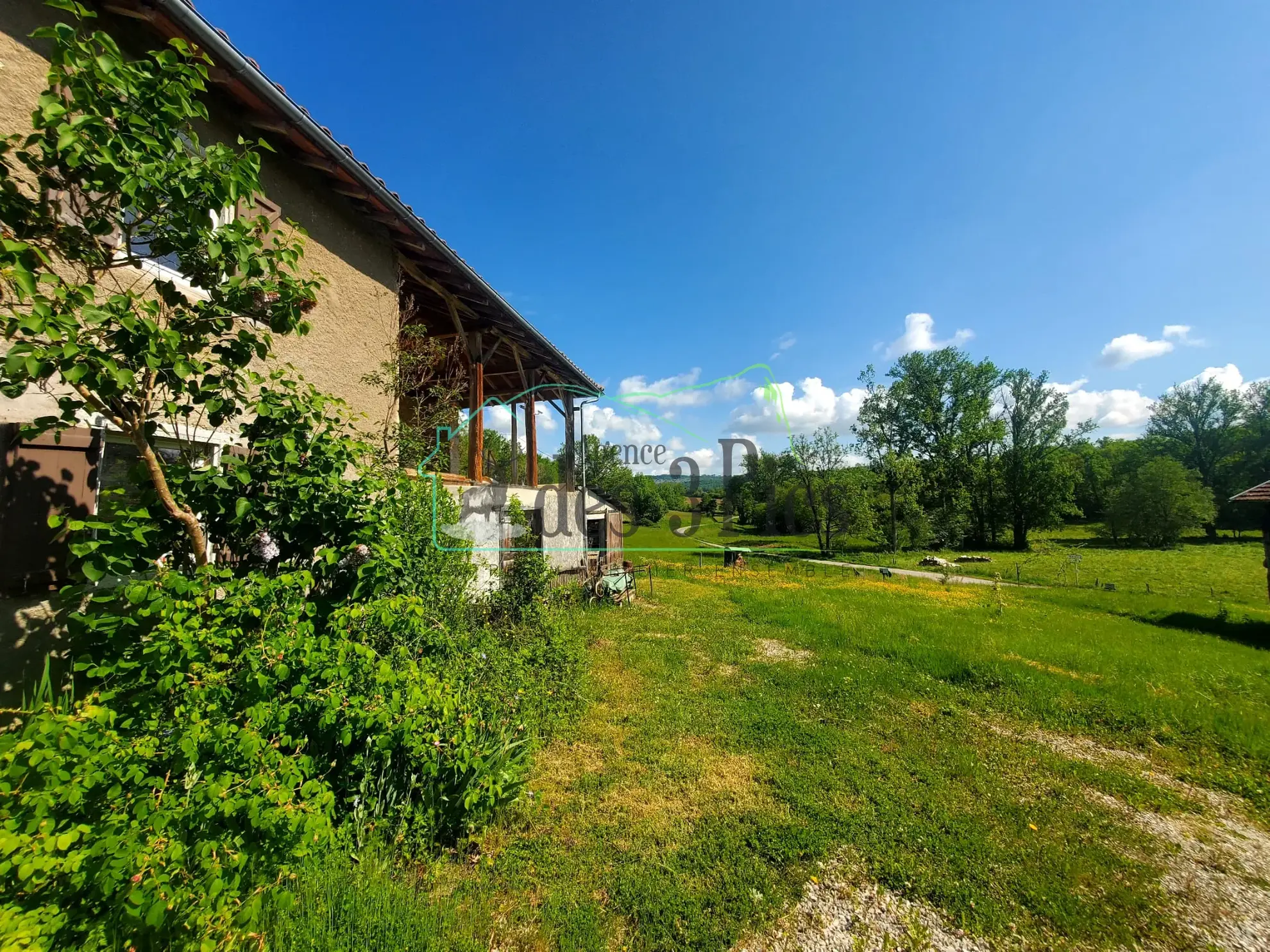 Maison à rénover avec 2 hectares de terrain à Fabas – Vue dégagée et potentiel unique 