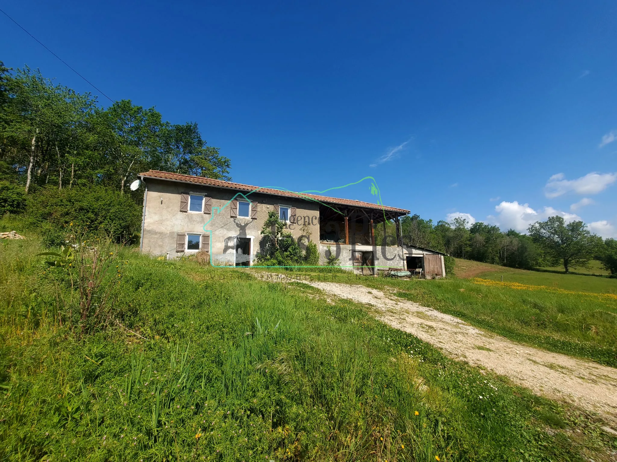 Maison à rénover avec 2 hectares de terrain à Fabas – Vue dégagée et potentiel unique 