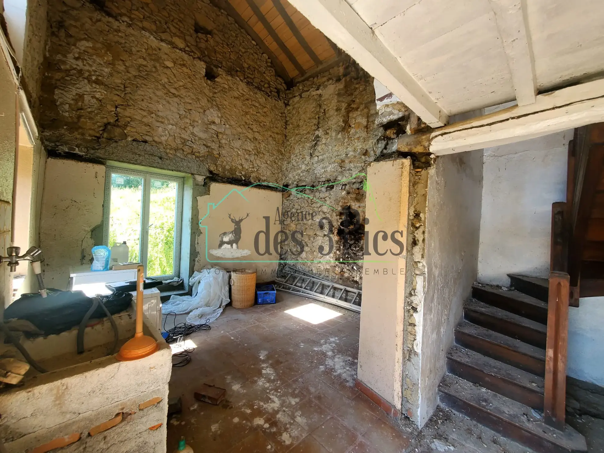 Maison à rénover avec 2 hectares de terrain à Fabas – Vue dégagée et potentiel unique 