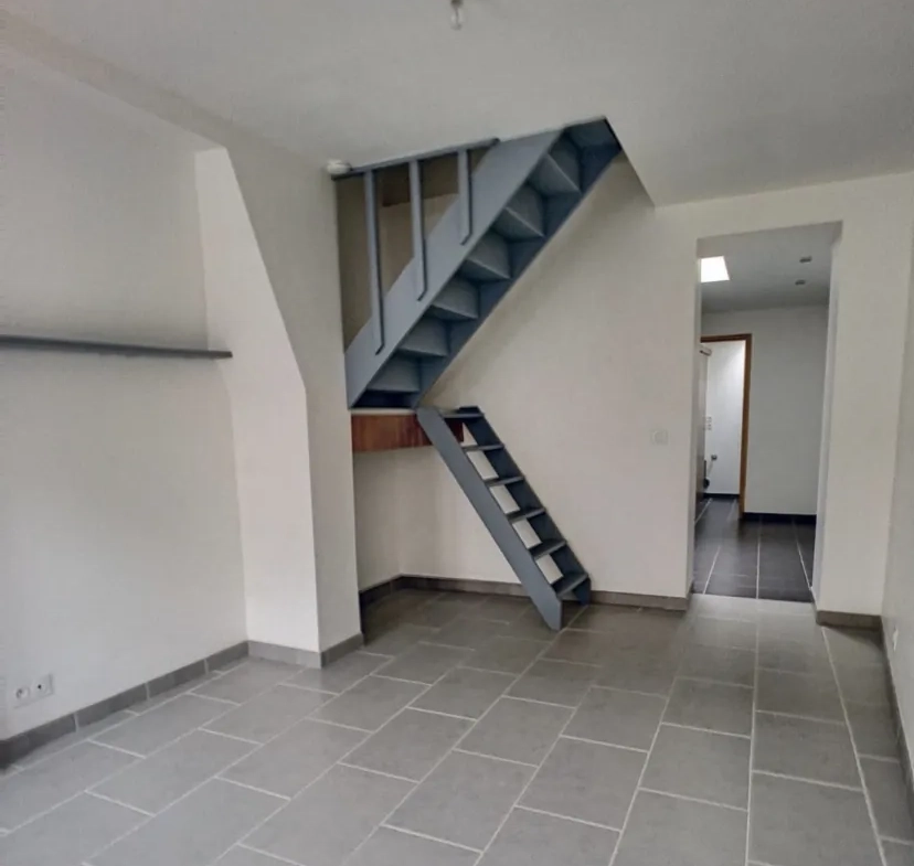 Maison de ville à vendre à Abbeville en parfait état avec 2 chambres 