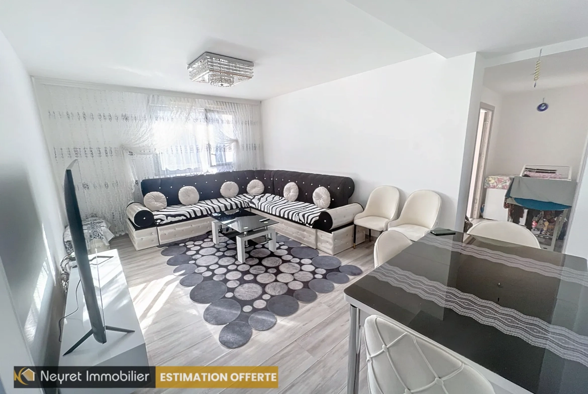 Appartement F4 rénové de 67 m² avec ascenseur à Saint-Chamond 