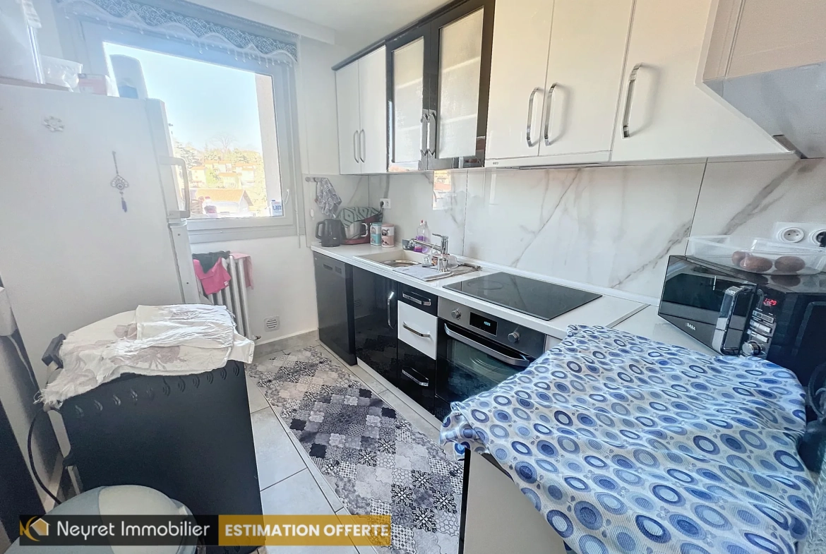 Appartement F4 rénové de 67 m² avec ascenseur à Saint-Chamond 