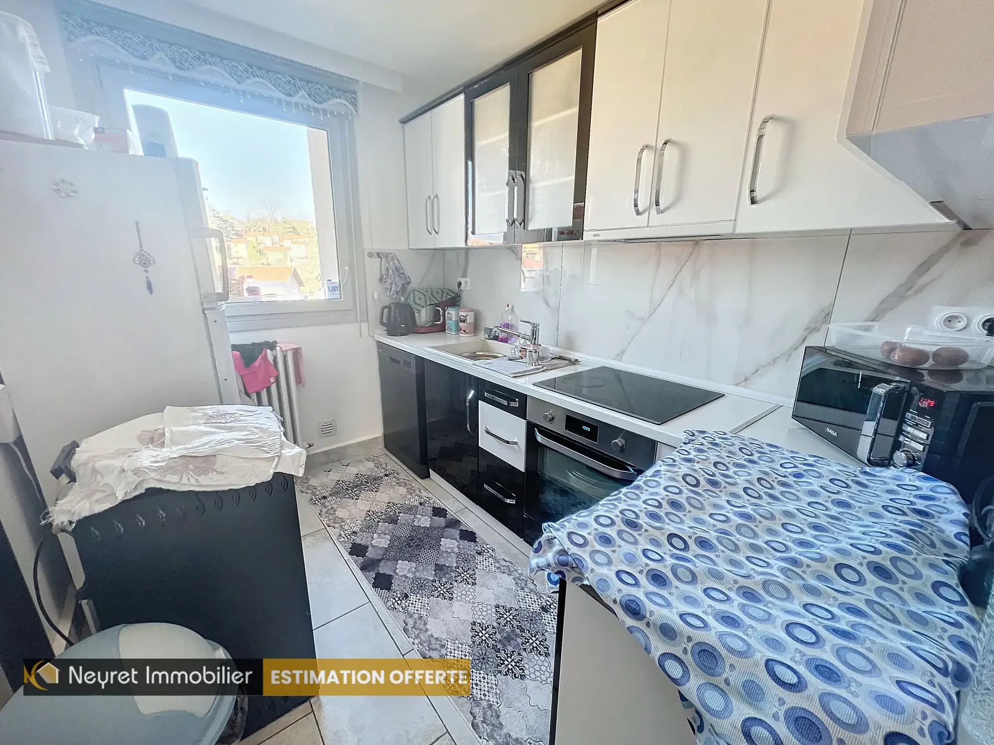 Appartement F4 rénové de 67 m² avec ascenseur à Saint-Chamond 
