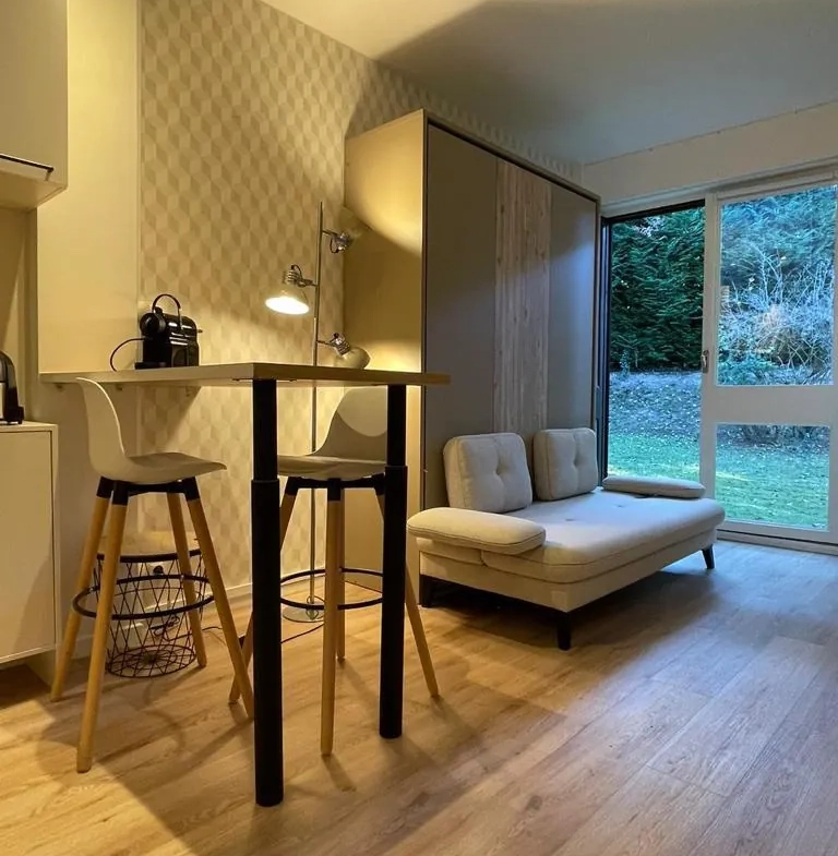 Studette meublée en rez-de-jardin à Fontenay-le-Fleury, idéal investisseur 