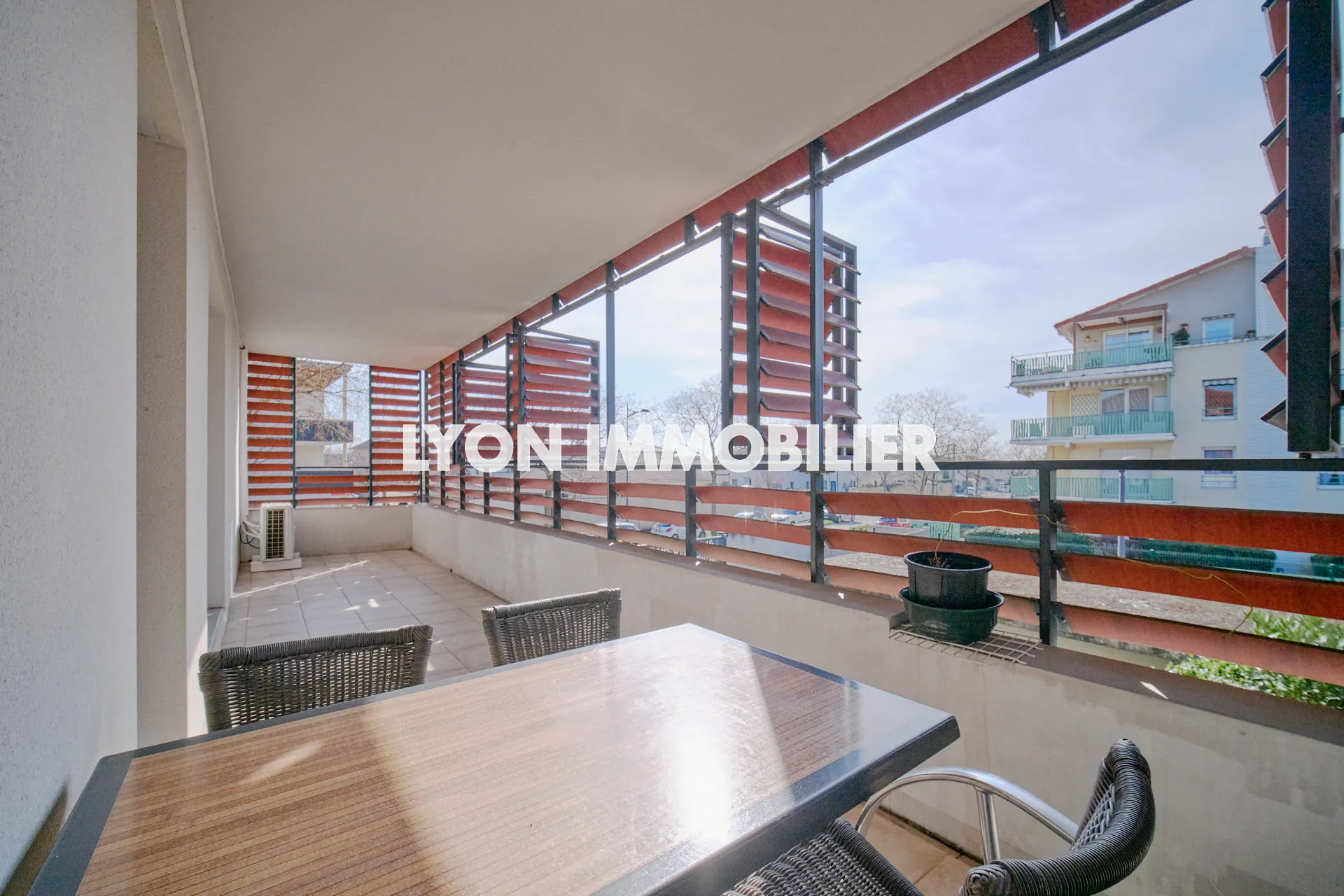 Appartement 4 pièces avec terrasse à Mions centre - Vue dégagée 