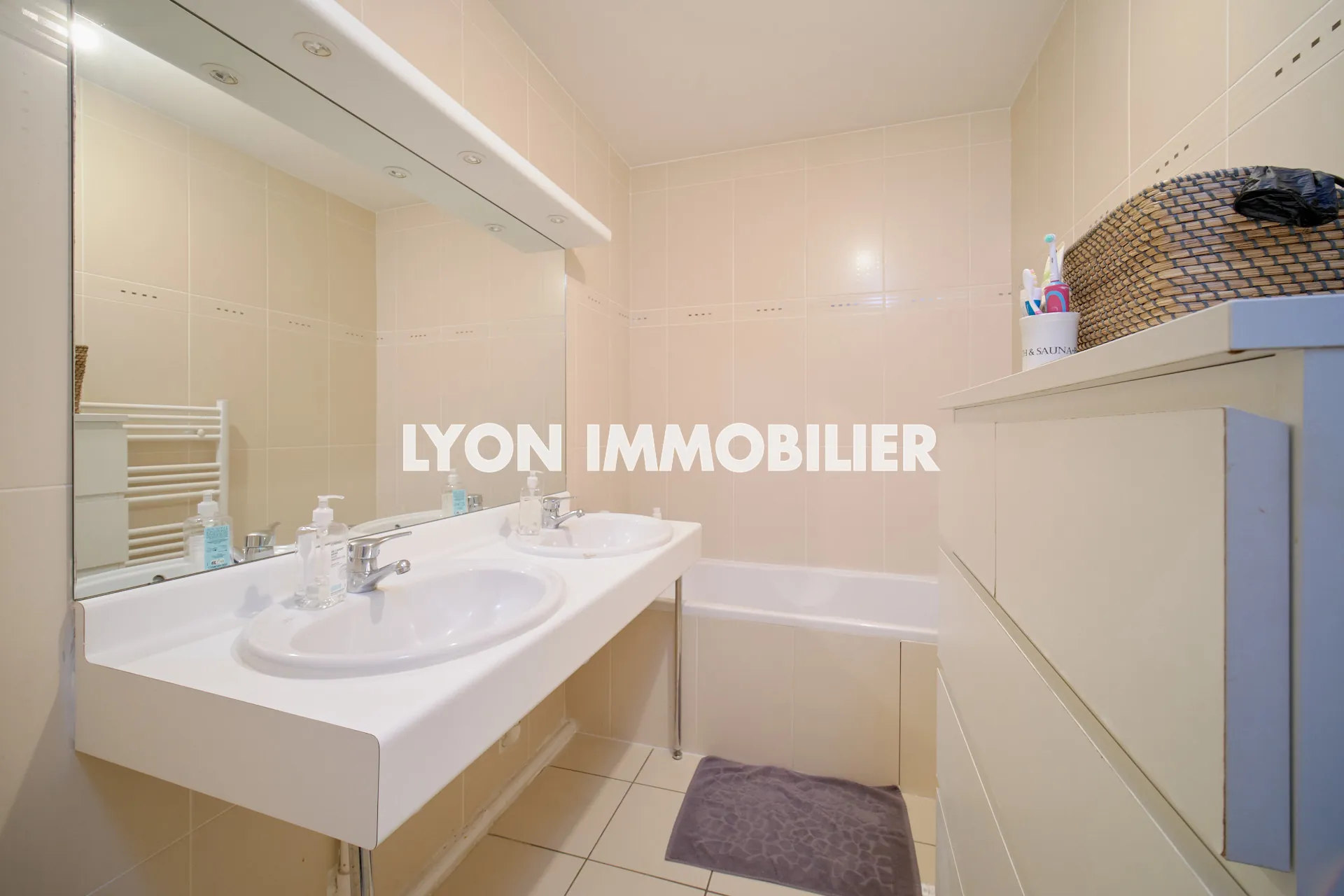 Appartement 4 pièces avec terrasse à Mions centre - Vue dégagée 