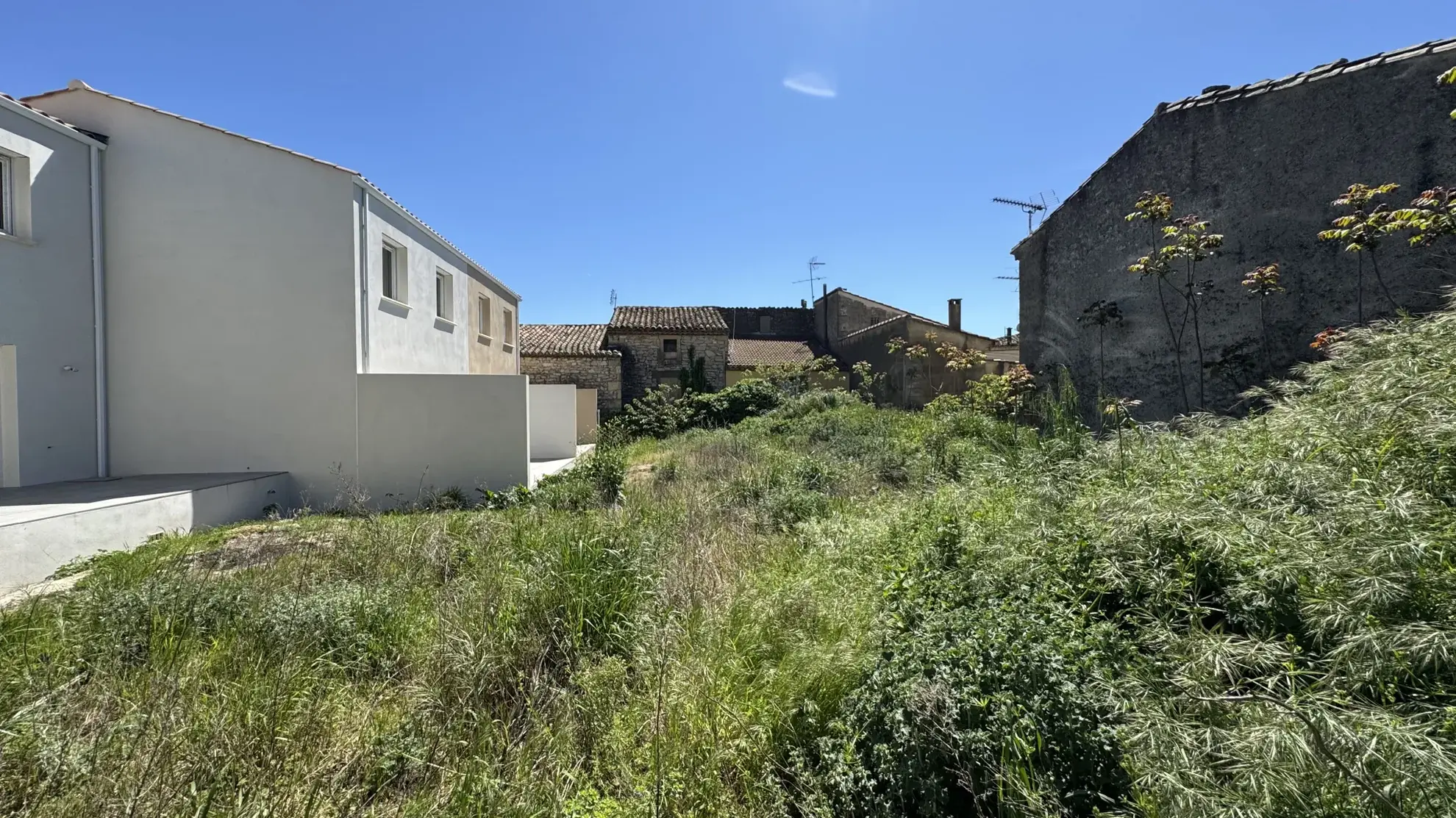 Maison neuve RT2012 de 83 m² avec garage et terrasse à Bezouce 