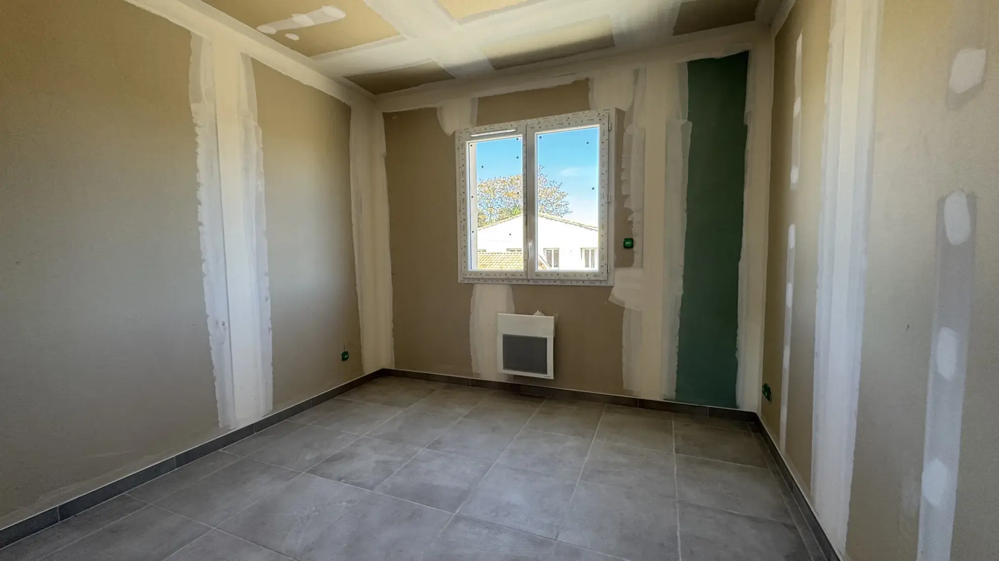 Maison neuve RT2012 de 83 m² avec garage et terrasse à Bezouce 