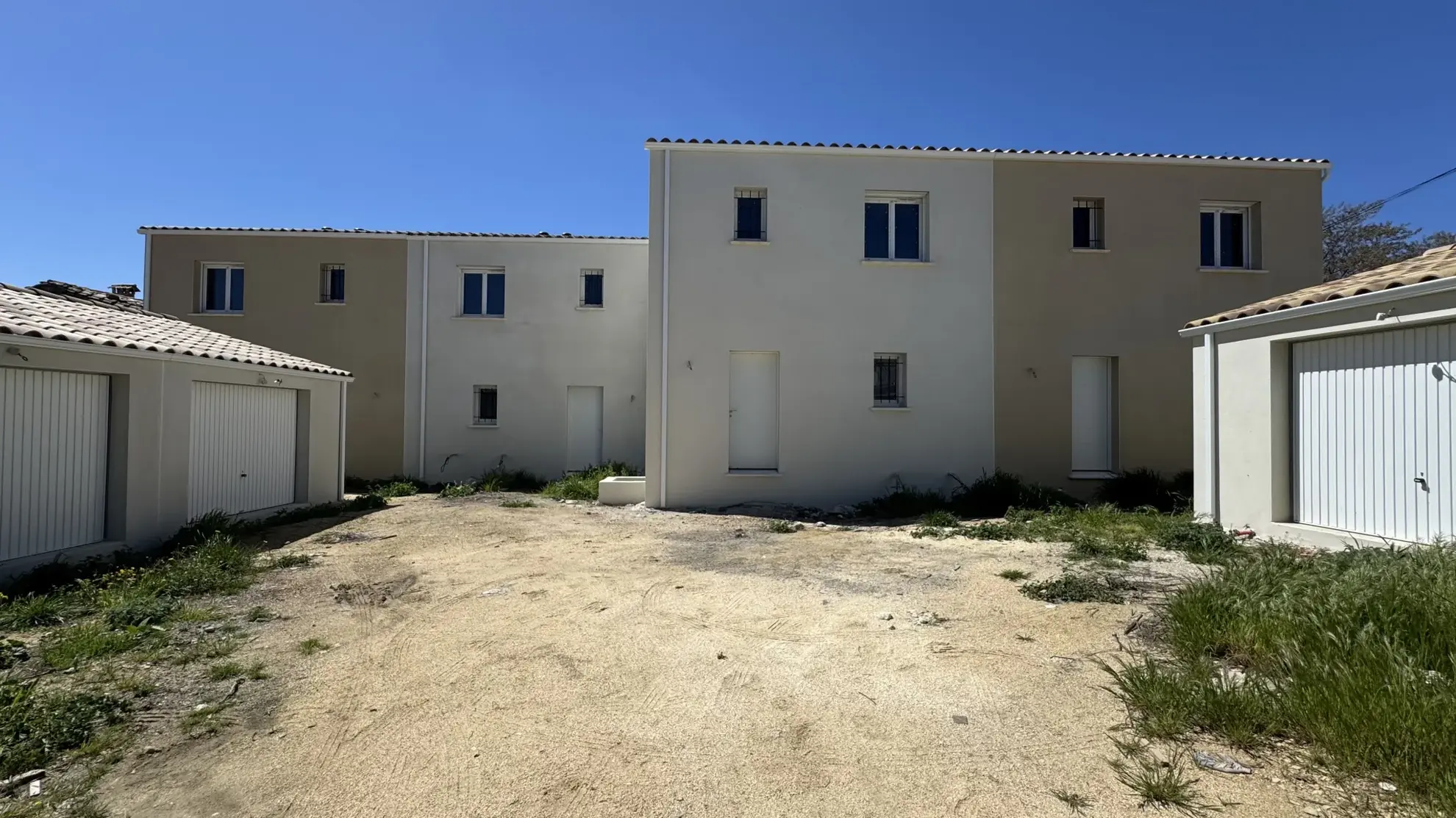 Maison neuve RT2012 de 83 m² avec garage et terrasse à Bezouce 