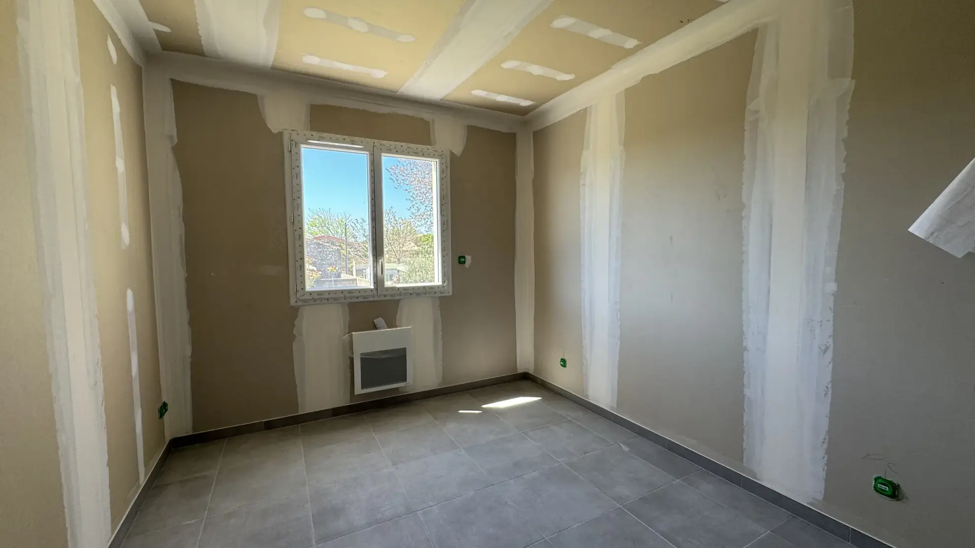 Maison neuve RT2012 de 83 m² avec garage et terrasse à Bezouce 