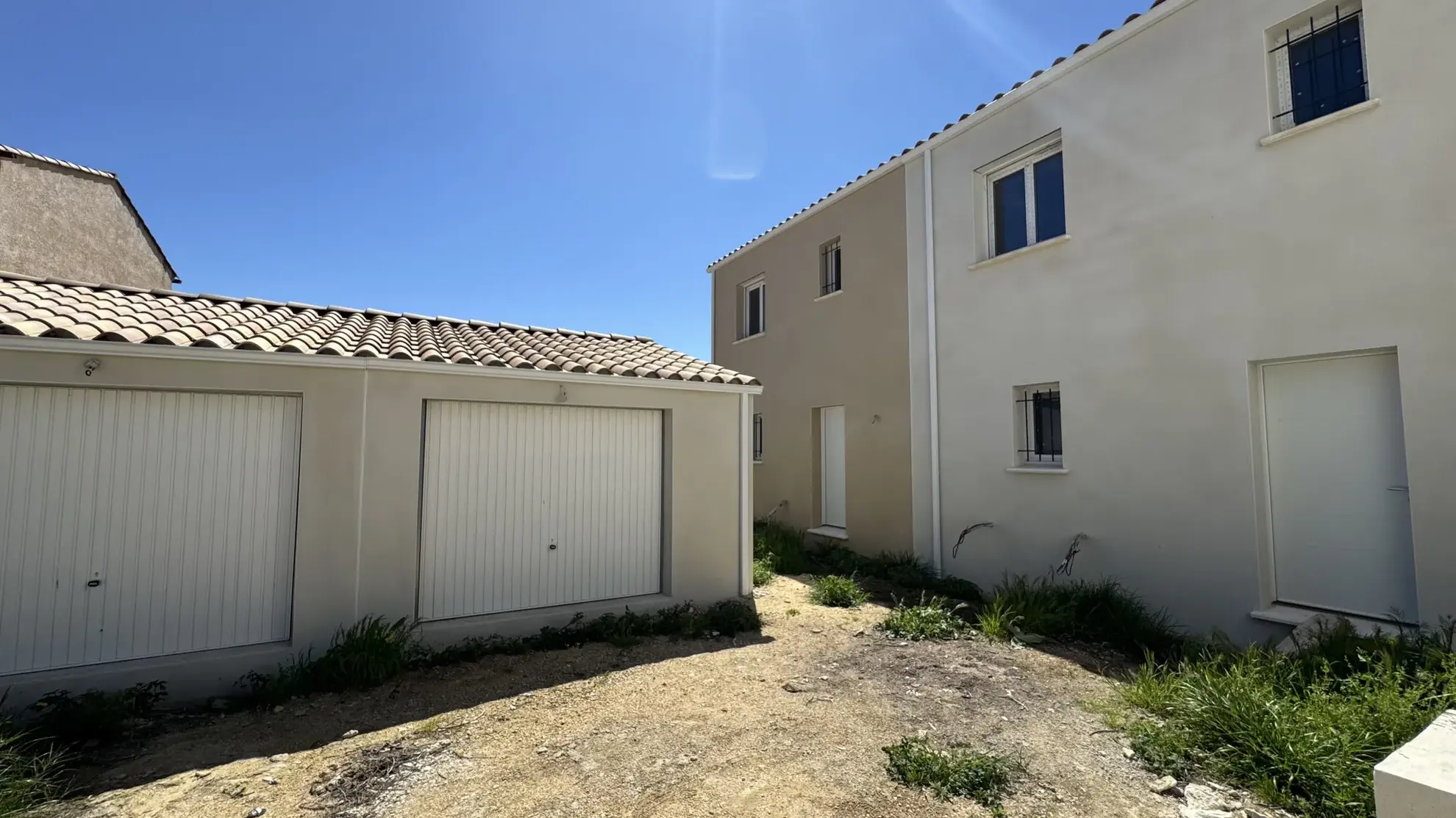 Maison neuve RT2012 de 83 m² avec garage et terrasse à Bezouce 