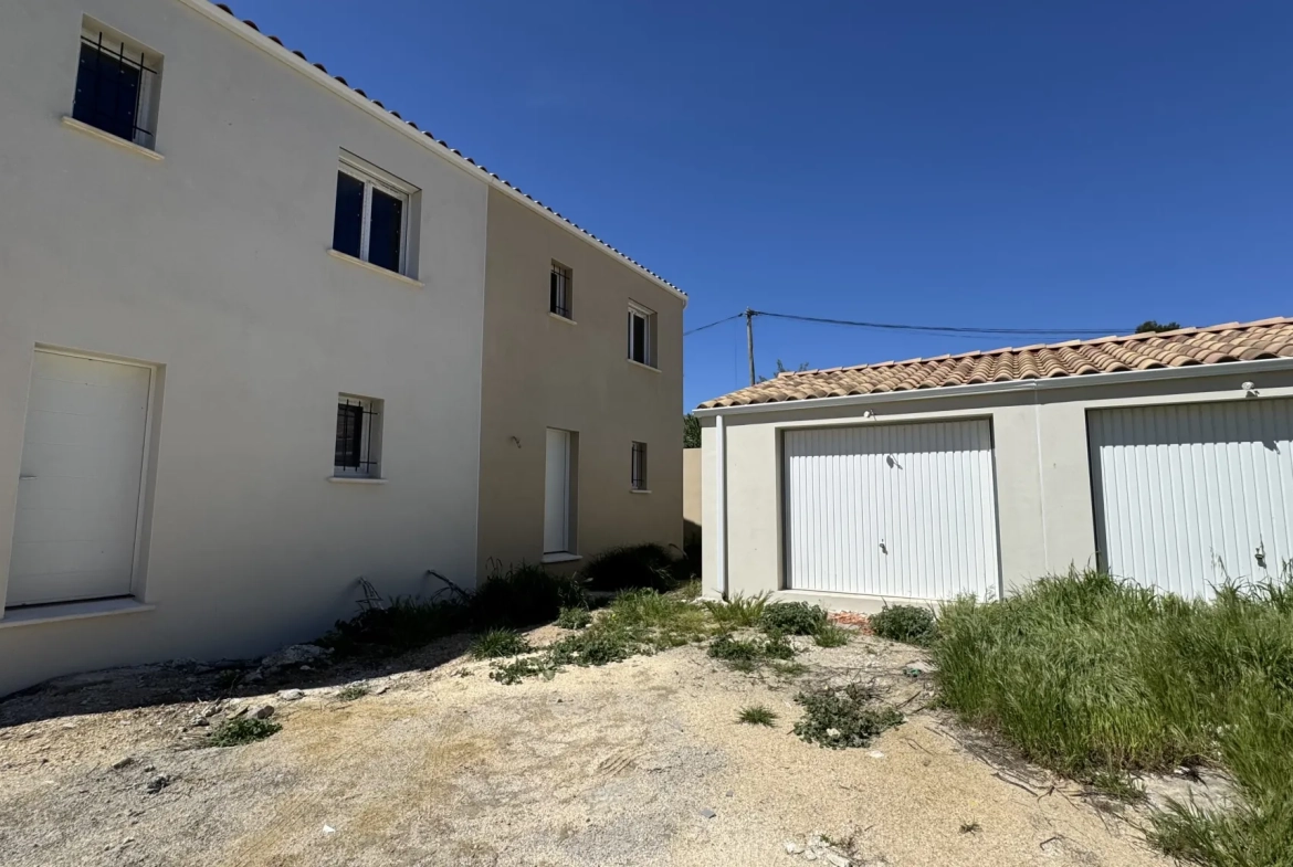 Maison neuve RT2012 de 83 m² avec garage et terrasse à Bezouce 