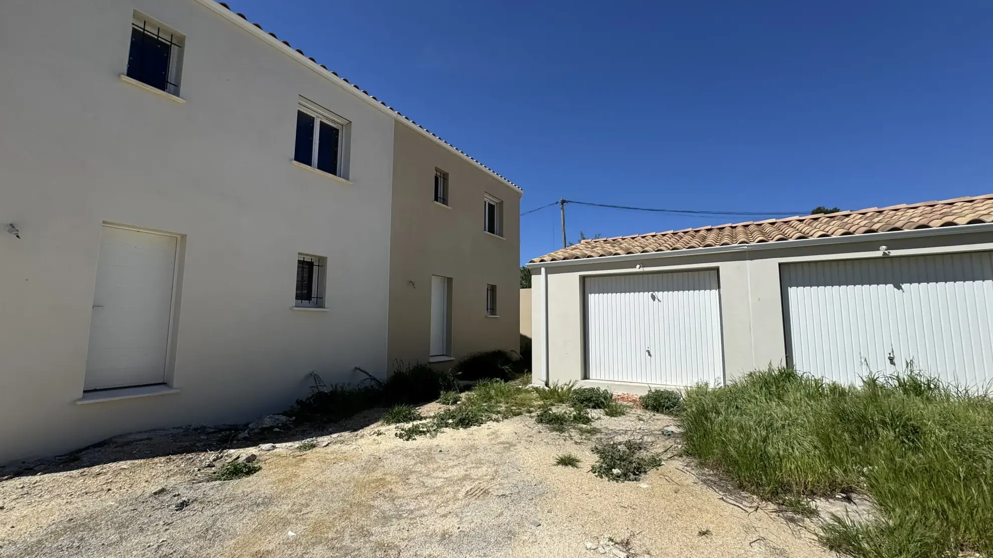 Maison neuve RT2012 de 83 m² avec garage et terrasse à Bezouce 