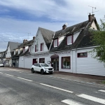 Immeuble à vendre au centre du Trait avec potentiel de développement et plusieurs surfaces pour investissement