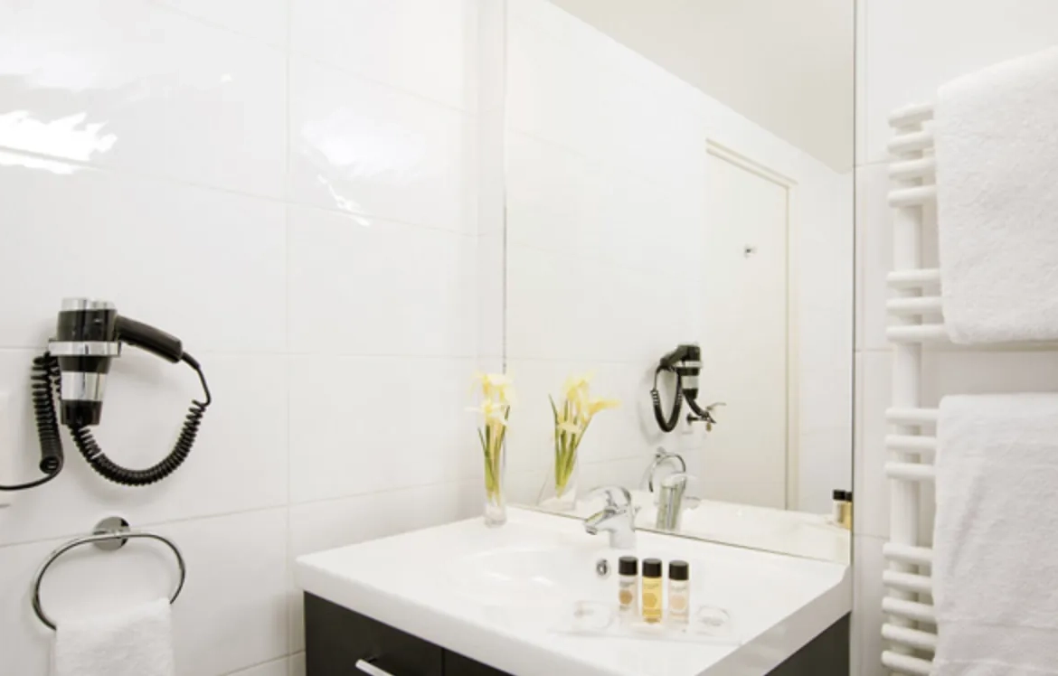 Investissement locatif à Nanterre : Studio meublé avec bail commercial en place 