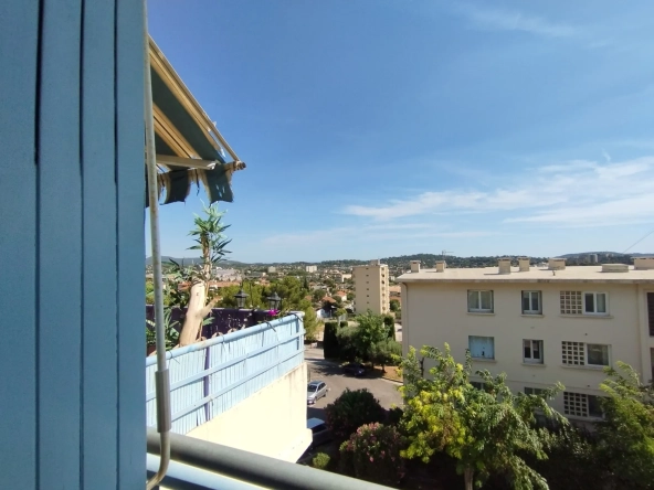 Appartement 4 pièces avec terrasse et parking à Toulon Est