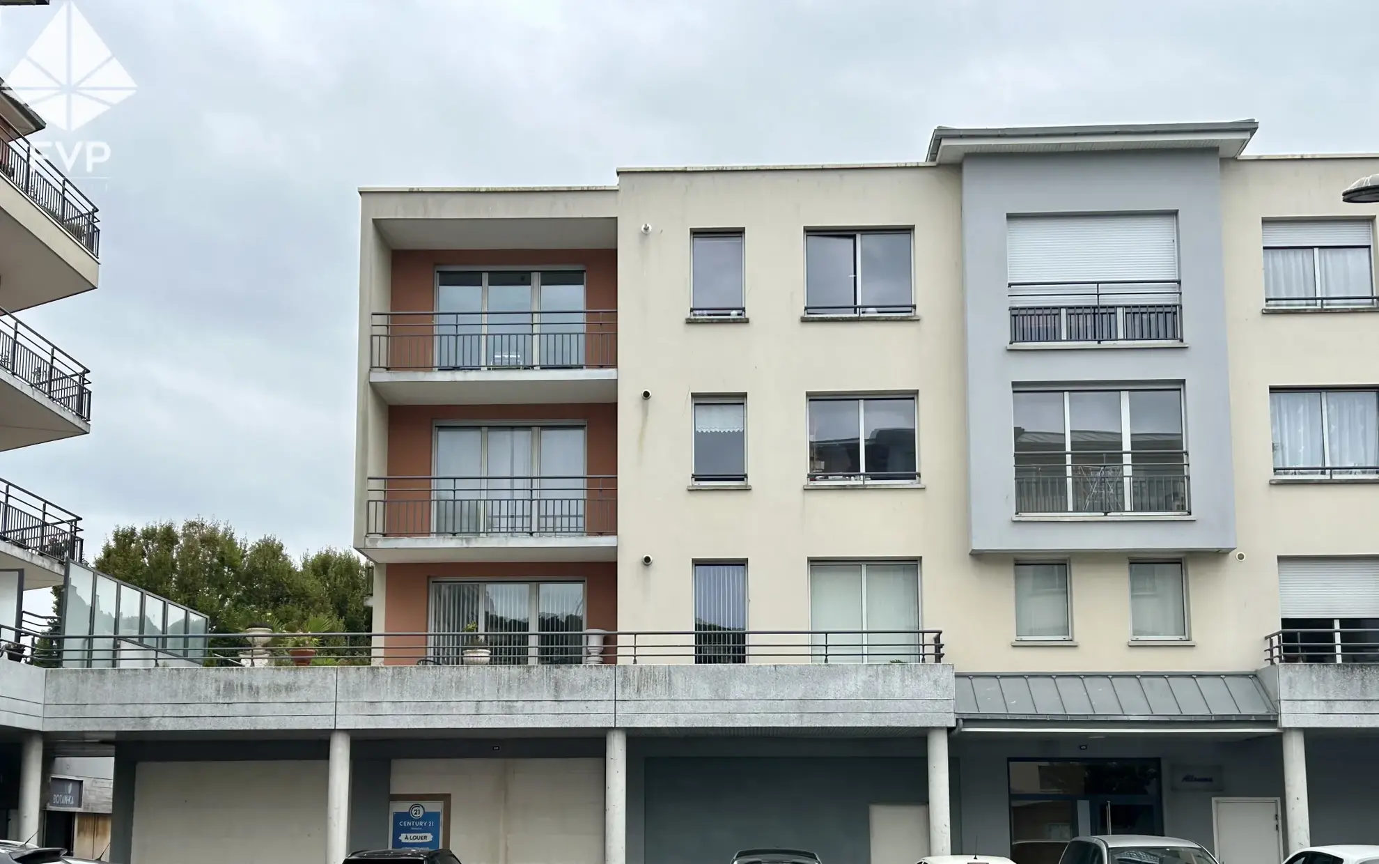 Appartement T3 à Fécamp avec terrasse, parking et emplacement central, idéal pour investissement ou habitation 