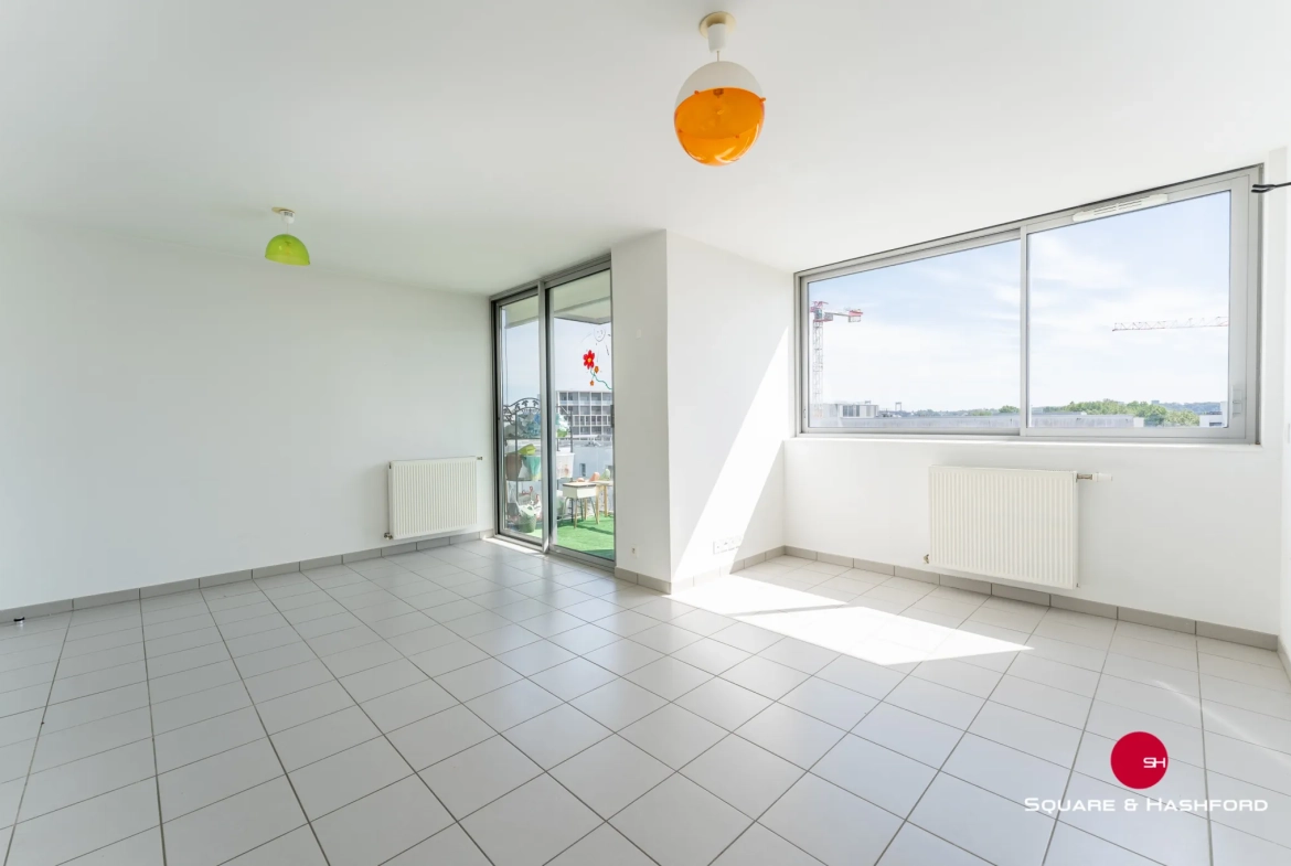 Appartement 2 pièces lumineux avec balcon et parking à Bordeaux 