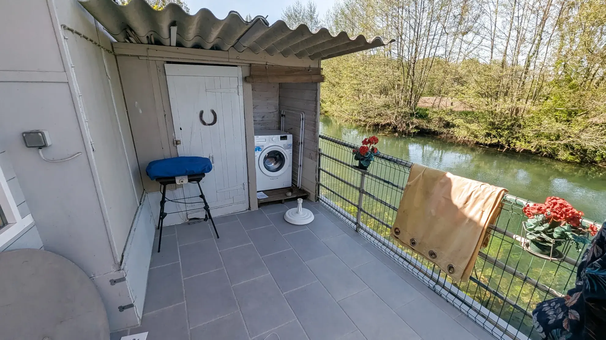 Maison de pêcheur meublée avec vue sur la Sèvre à Magne - Investissement ou résidence secondaire idéale 