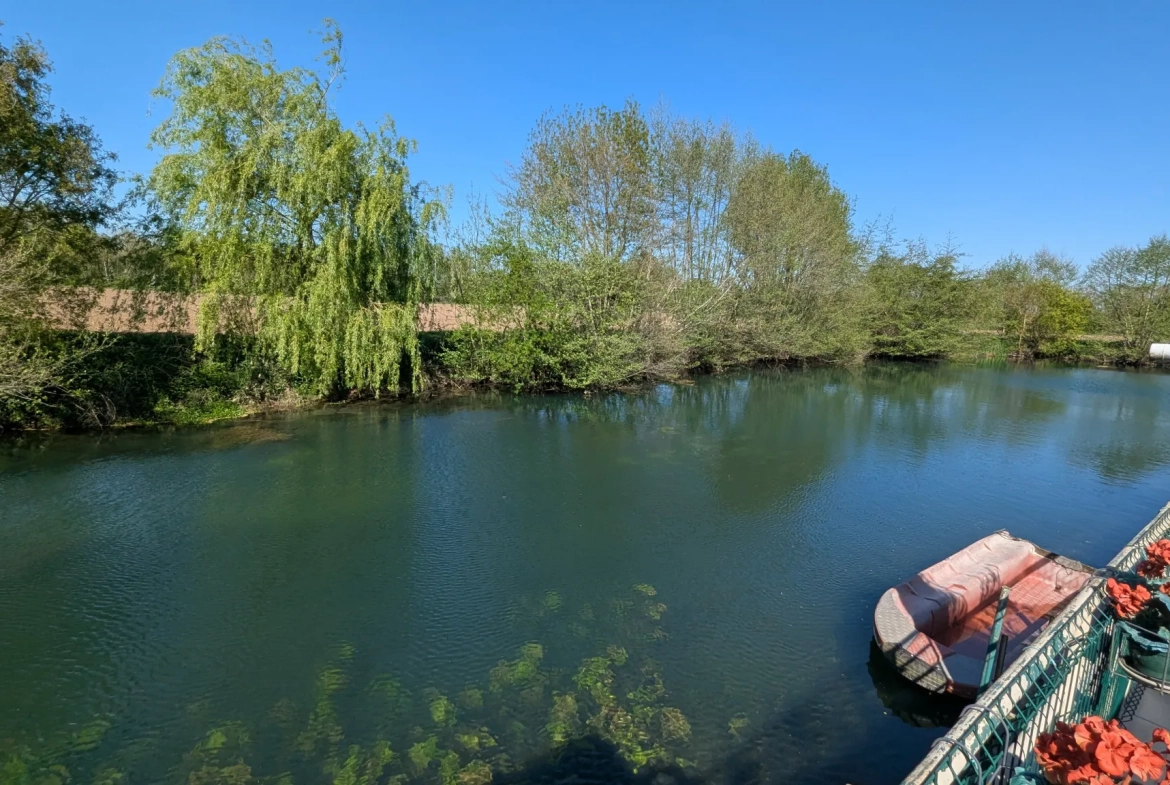 Maison de pêcheur meublée avec vue sur la Sèvre à Magne - Investissement ou résidence secondaire idéale 
