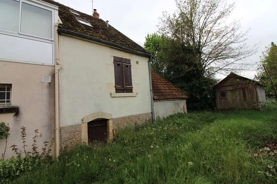 Maison en pierre de pays avec jardin et dépendances à Clamecy - Grande habitation familiale 